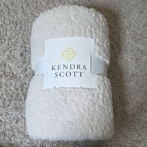 NWT Kendra Scott Plush Cream Sherpa Throw, 50in x 70in